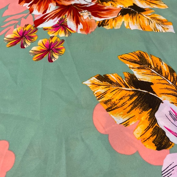 EXPRESS FLORAL TUNIC-NWT🌸 - Picture 2 of 7